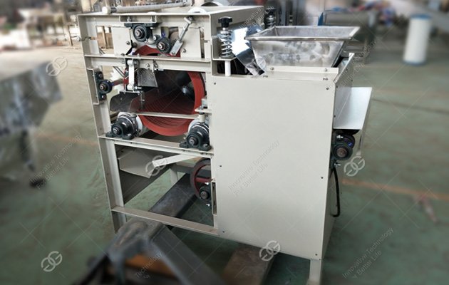 Wet Pista Skin Peeling Machine